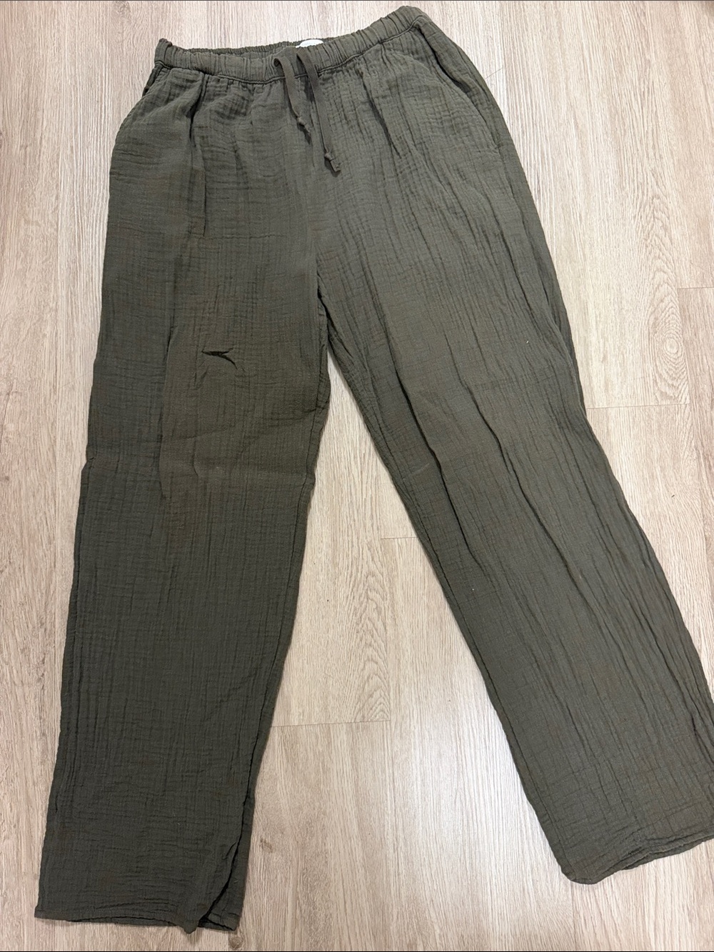 Aritzia Women’s Airplush cotton sail pants - Drawstring pants in Olive Green M